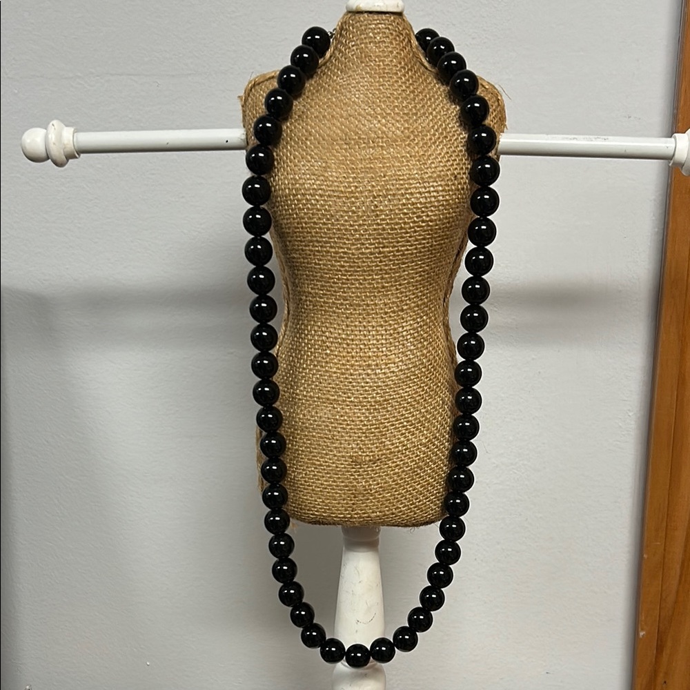 🛍️ Elegant Black Beaded Necklace